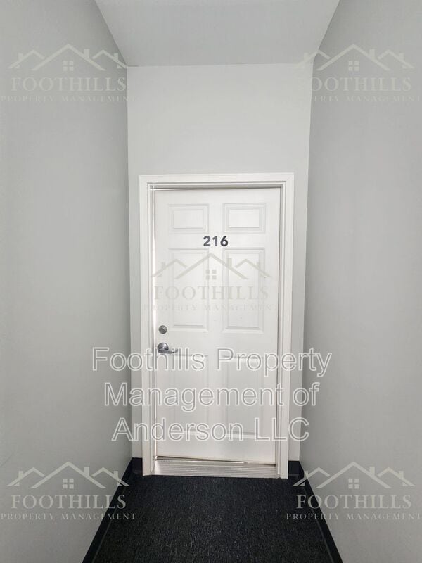 Photo - 210-216 N Main St