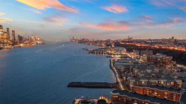 Photo - 26 Ave at Port Imperial Unidad 135