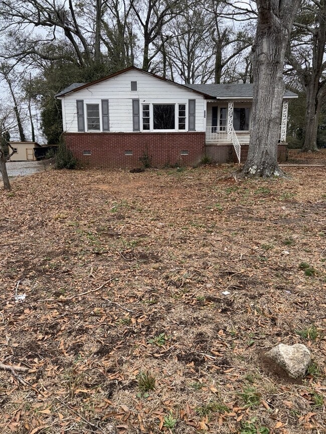 Building Photo - 2 Bedroom 1 Bathroom House