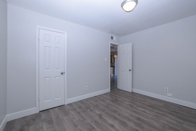 Building Photo - 9834 Denning Dr