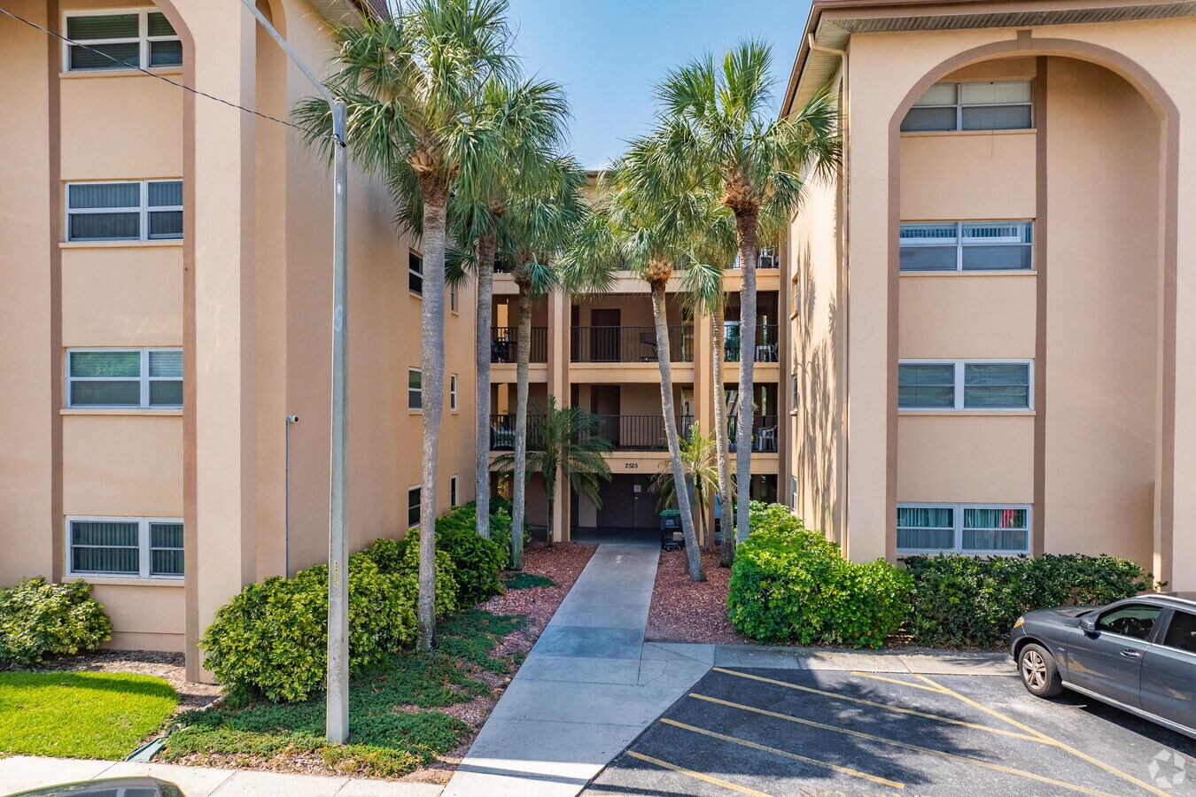 2525 West Bay Dr Largo, FL - Bay West Condominiums