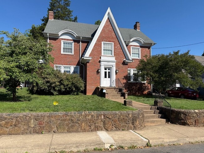 Building Photo - 675 Evergreen Ave