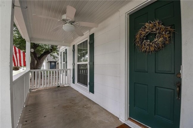 Photo - ADORABLE BUNGALOW LOCATED IN ARLINGTON HEIGHTS!