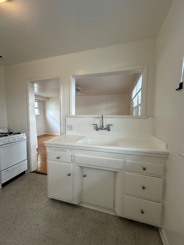 Photo - 1737 N Sycamore Ave Unit 112