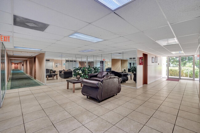 Photo - 2000 Atlantic Shores Blvd Unidad 306