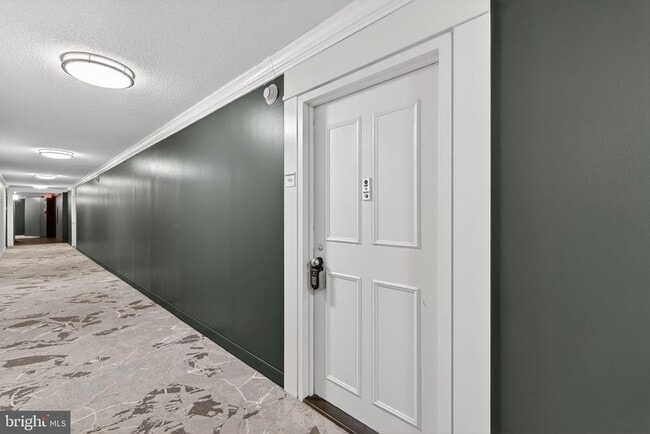 Photo - 307 Yoakum Pkwy Unit 920