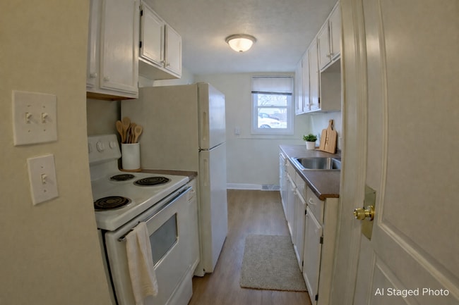 Photo - 3D Tour Available - Centrally located 1 bedroom apartment with Washer and Dryer on site! Availabl...