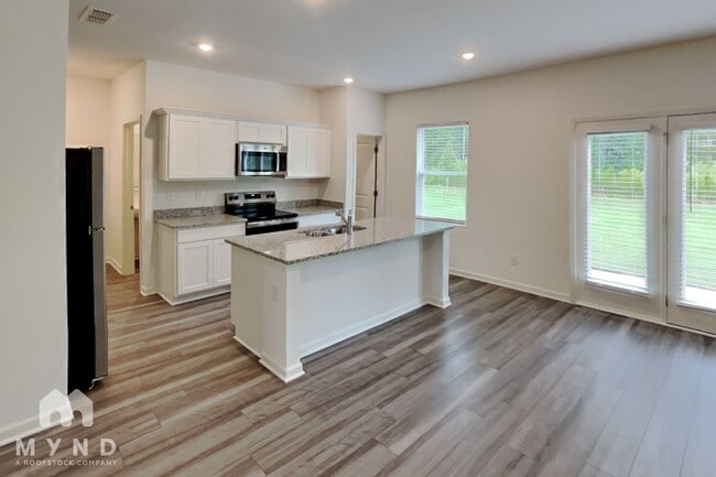 Photo - 121 Maison Dr