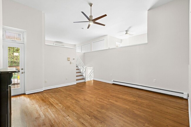 Building Photo - 211 14th St Unit 1R