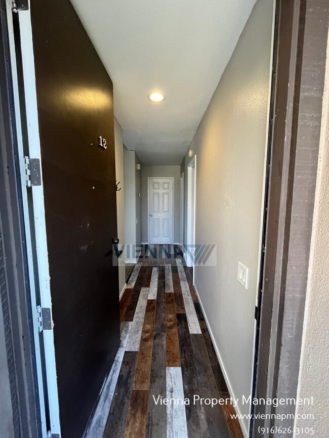 Photo - 888 Woodside Ln E Unidad 12