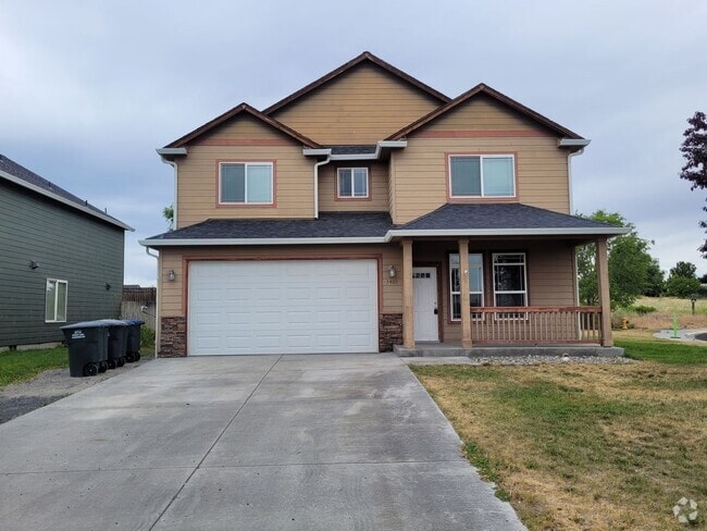 Building Photo - 4-Bedroom House