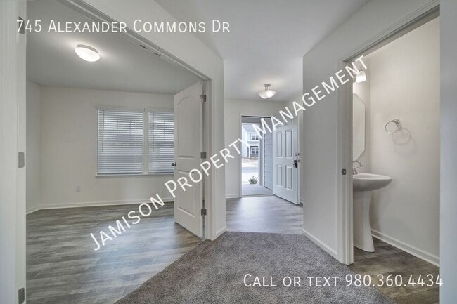 Photo - 745 Alexander Commons Dr