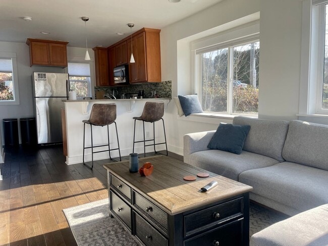 Photo - Welcome Home 2b/1ba Sun Drenched Townhome - West Seattle Fauntleroy Neighborhood