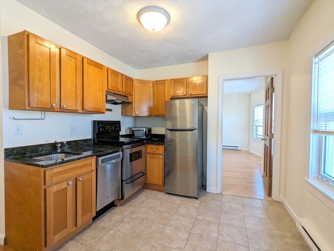 Building Photo - 12 Winter St Unit 7 Rental