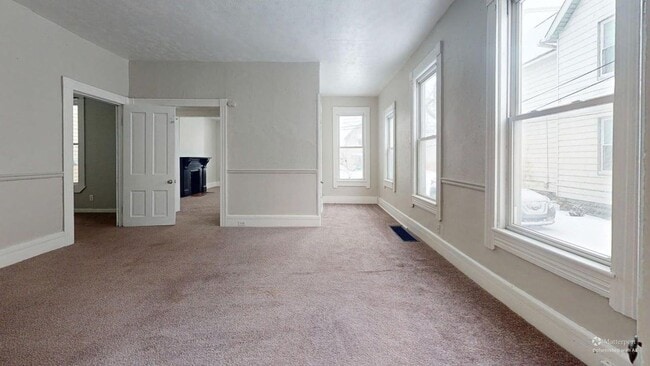 Building Photo - 3130 W 30th St Unit 3130 W 30th St Down