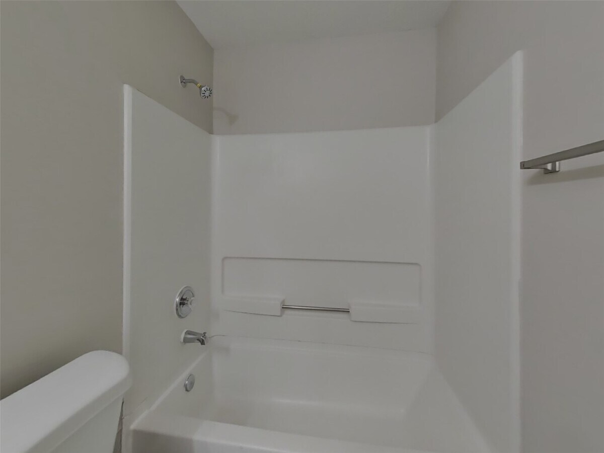 Photo - 18167 Woodsdale Ct