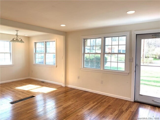 Photo - 89 Cortland Cir