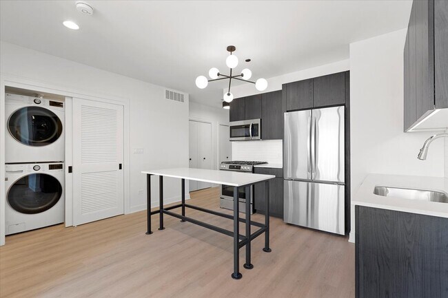 Photo - 1801 W Grand Ave Unit 504