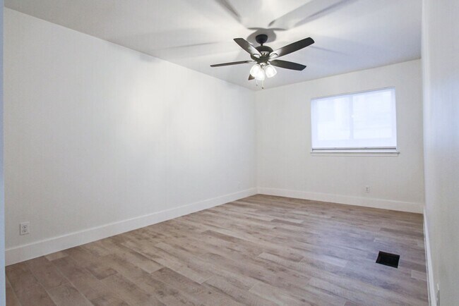 Knoxwood Apartments - Updated Units!
