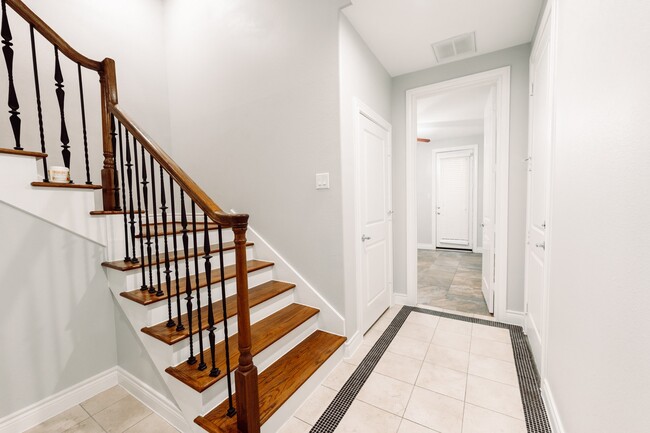 Photo - 1403 Dart St