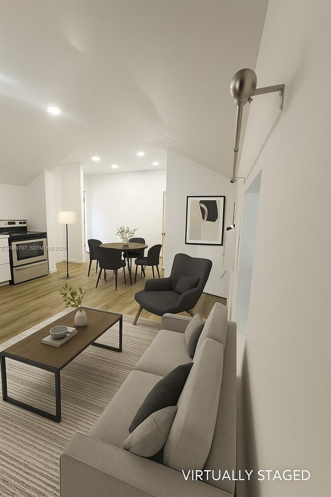 Photo - 1008 N 18th Ct Unit 102