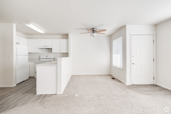 2BR, 1.5BA - 860SF - Kitchen / Dining Room