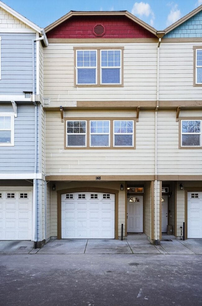 Building Photo - 148 SE 11th Pl