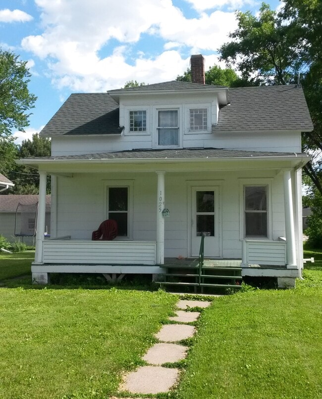 Building Photo - 1025 E 10th St Rental