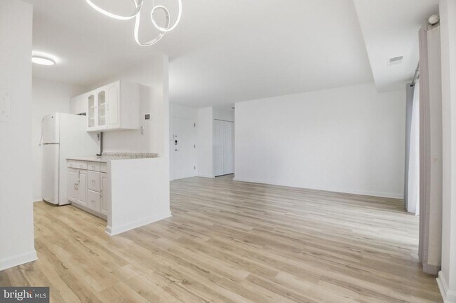 Photo - 5250 Valley Forge Dr Unidad 306