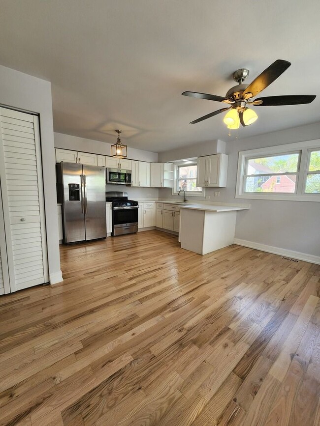 Photo - Amazing 3 bed/1.5 bath Updated unit