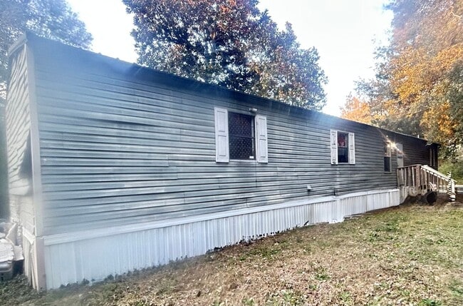 Building Photo - Under Renovations - Coming Soon! 3 Bedroom Home in Aiken!