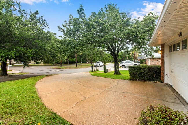 4678 Windstarr Dr