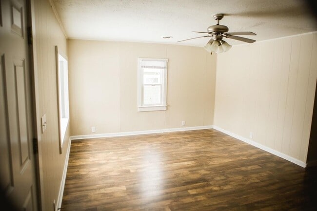 Photo - 1402 S Woodlawn Ave