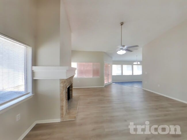 Photo - 9302 Points Edge