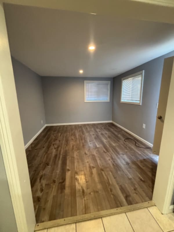 Building Photo - 923 E 21st St