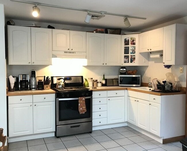 Photo - 273 Putnam Ave Unidad 2