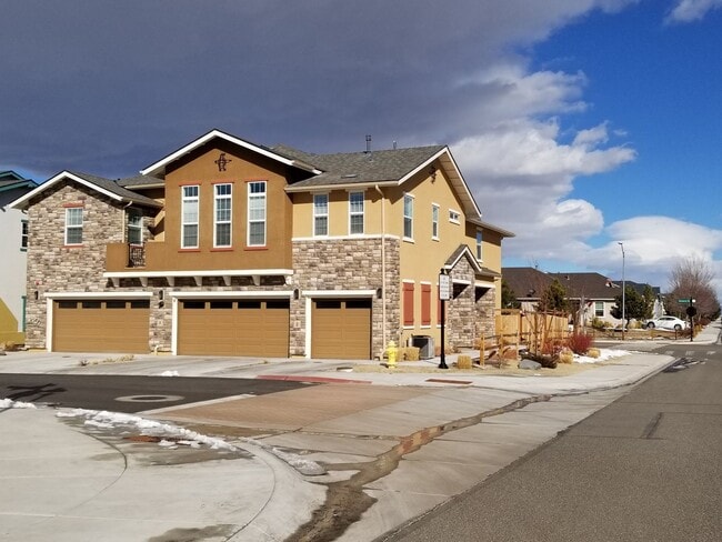 Building Photo - Condo For Rent in Gardnerville