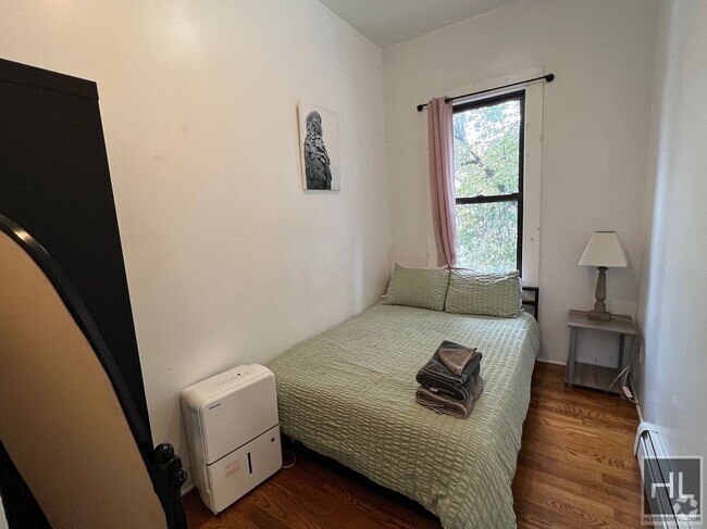 Building Photo - Room available in 3br bushwick apartment Unit 2