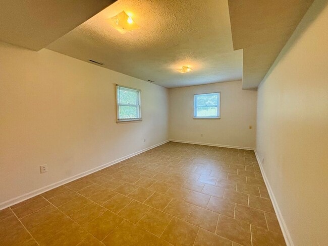 Photo - 306 Woodbine Dr