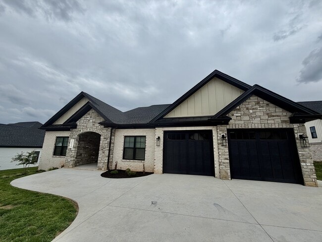 Building Photo - 204 Crest Ridge Ct