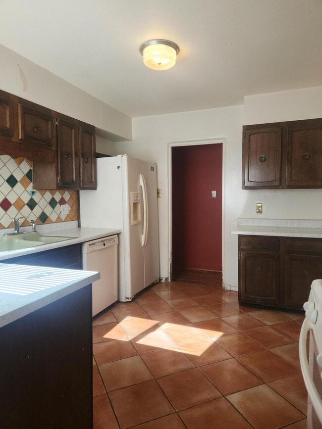 Photo - 917 Girard Blvd SE