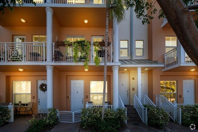 Building Photo - 1340 SW 2nd Ct Unit 1340 Rental