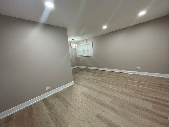 Photo - 8511 S Parkside Ave