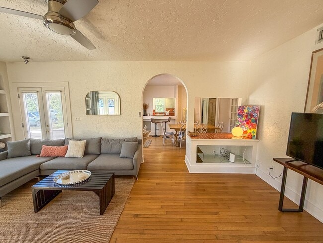 Photo - 15 NW 26th St