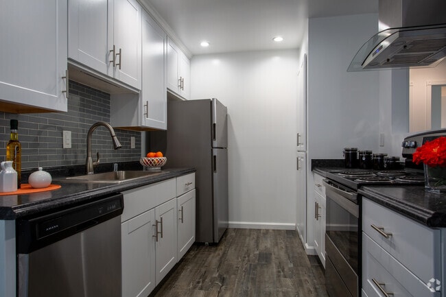 2BR, 1BA