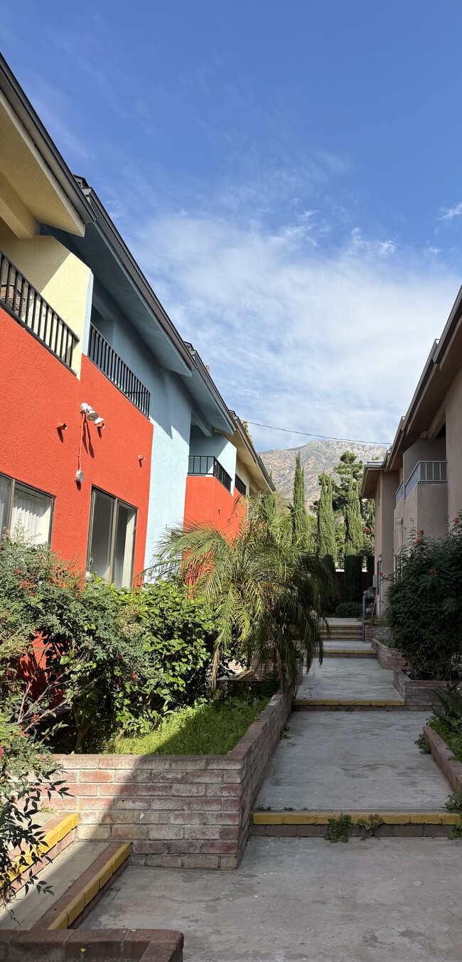 Photo - Altadena Townhouse Apartments