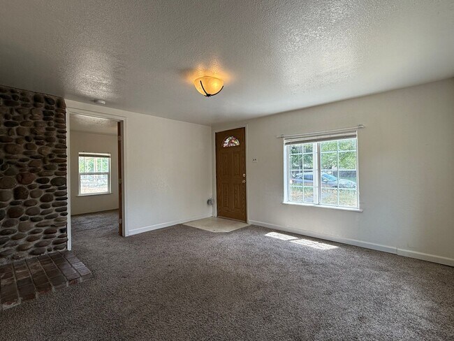 Photo - Cute 2 Bedroom Home - Pets Allowed