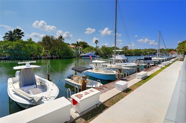 100 Edgewater Dr Unit 305