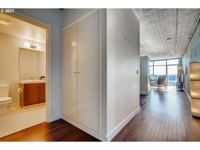 Photo - Fully Furnished Modern Condo with All Utilities Included in Goose Hollow!