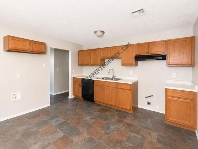 Photo - 1830 Lexington Rd